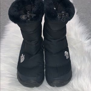 North face 700 Women’s snow boots size us 8